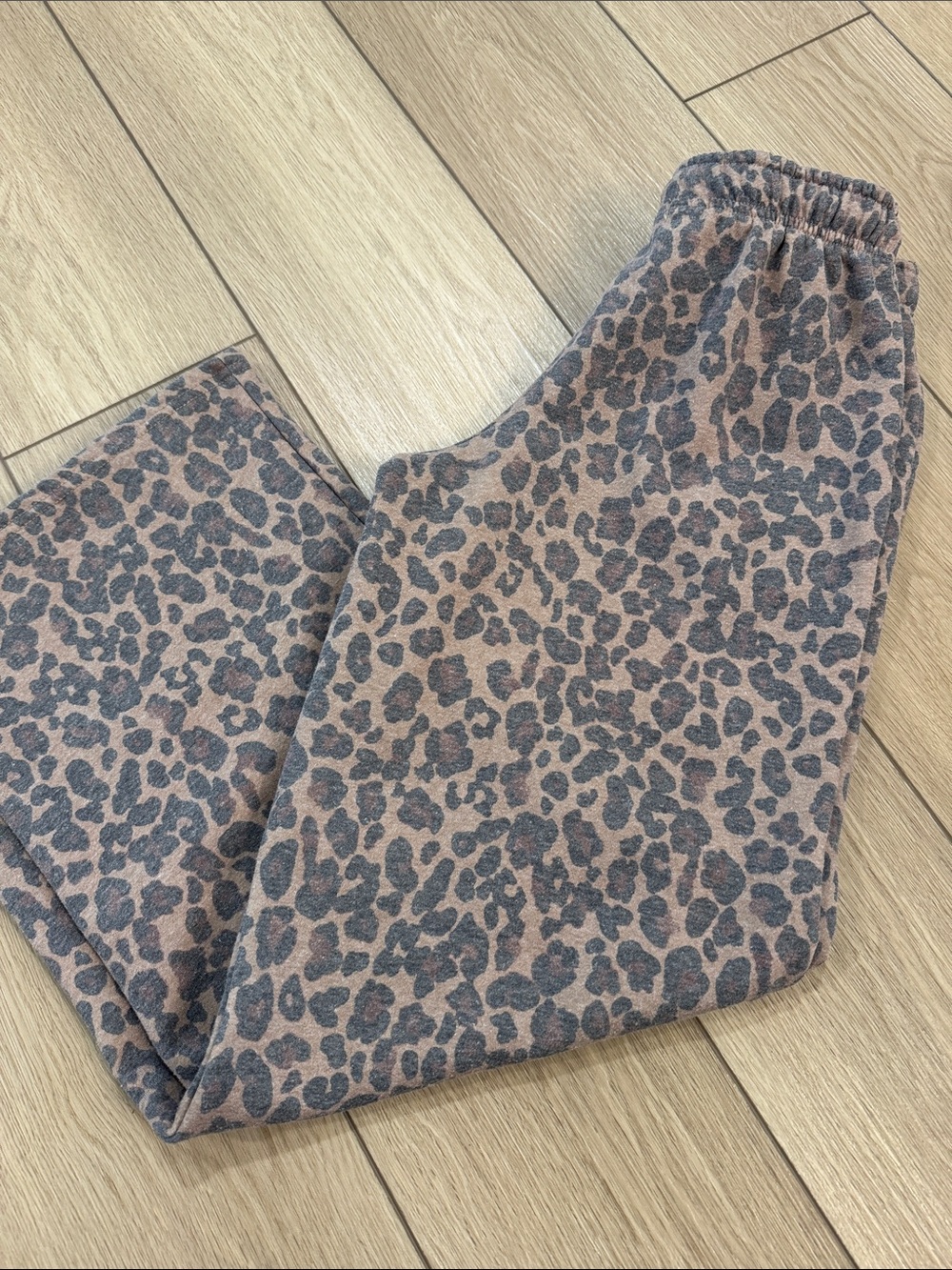 Madden Girl Wide Leg Chetah Print Sweat Pants Sz S all over print loungewear